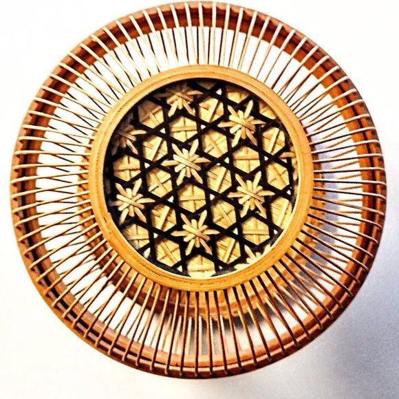 VTG Ribbed Bamboo Basket w/Lid ~ 7.25" Diam. Intricate 2-Tone Woven Inset ~ EVC! - Picture 2 of 12
